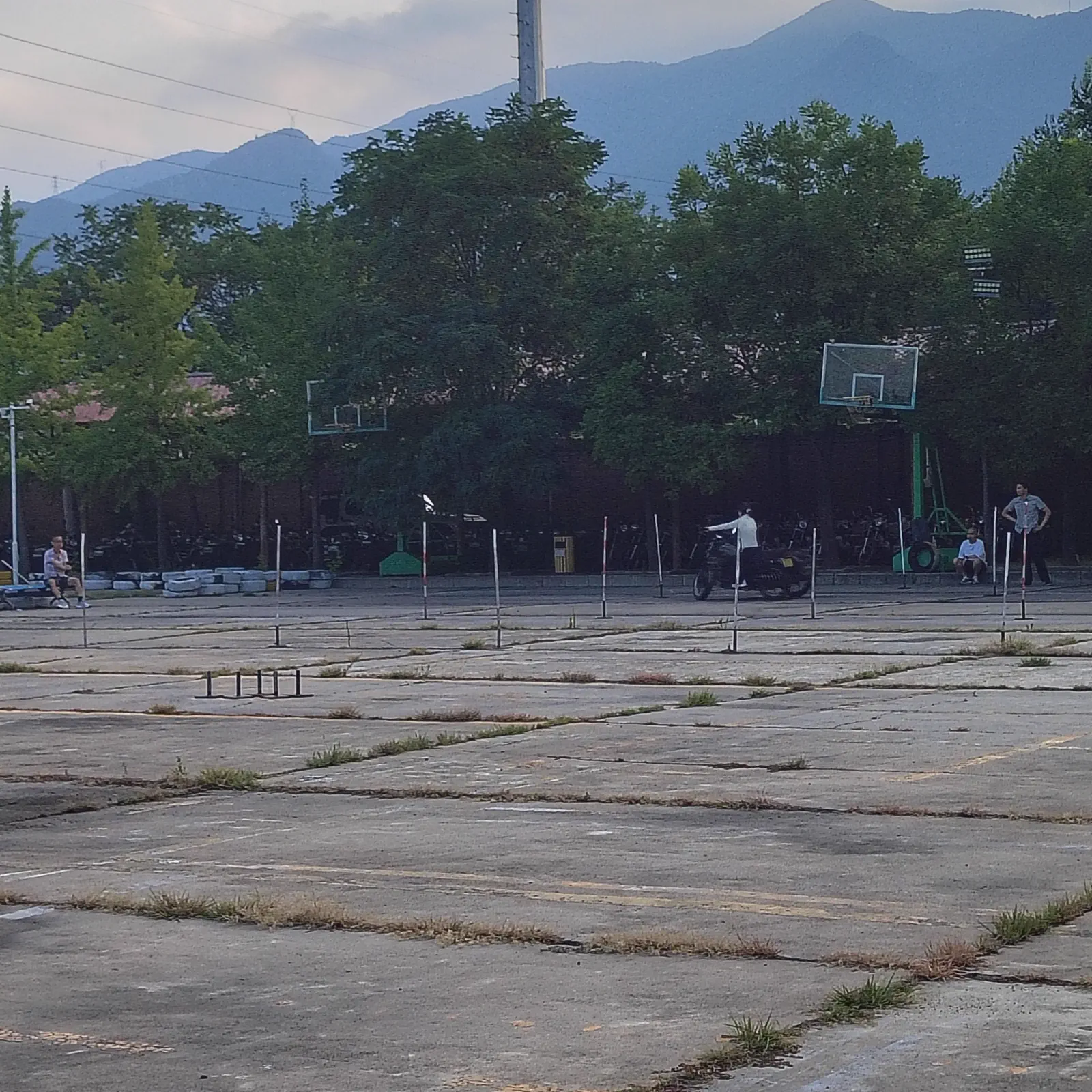 远大驾校摩托车科目二和科目三训练实景